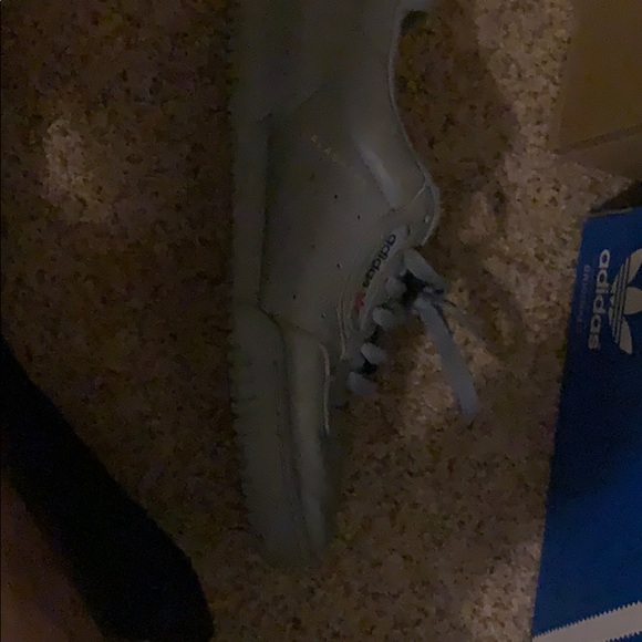 Size 8 Yeezy Calabasas - Picture 2 of 3